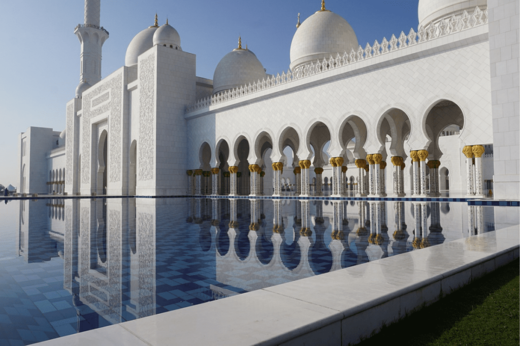 Monument de luxe lors d'un safari dans le désert de Dubaï