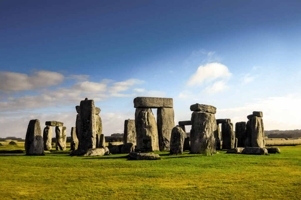 Véhicule de luxe en excursion vers Stonehenge